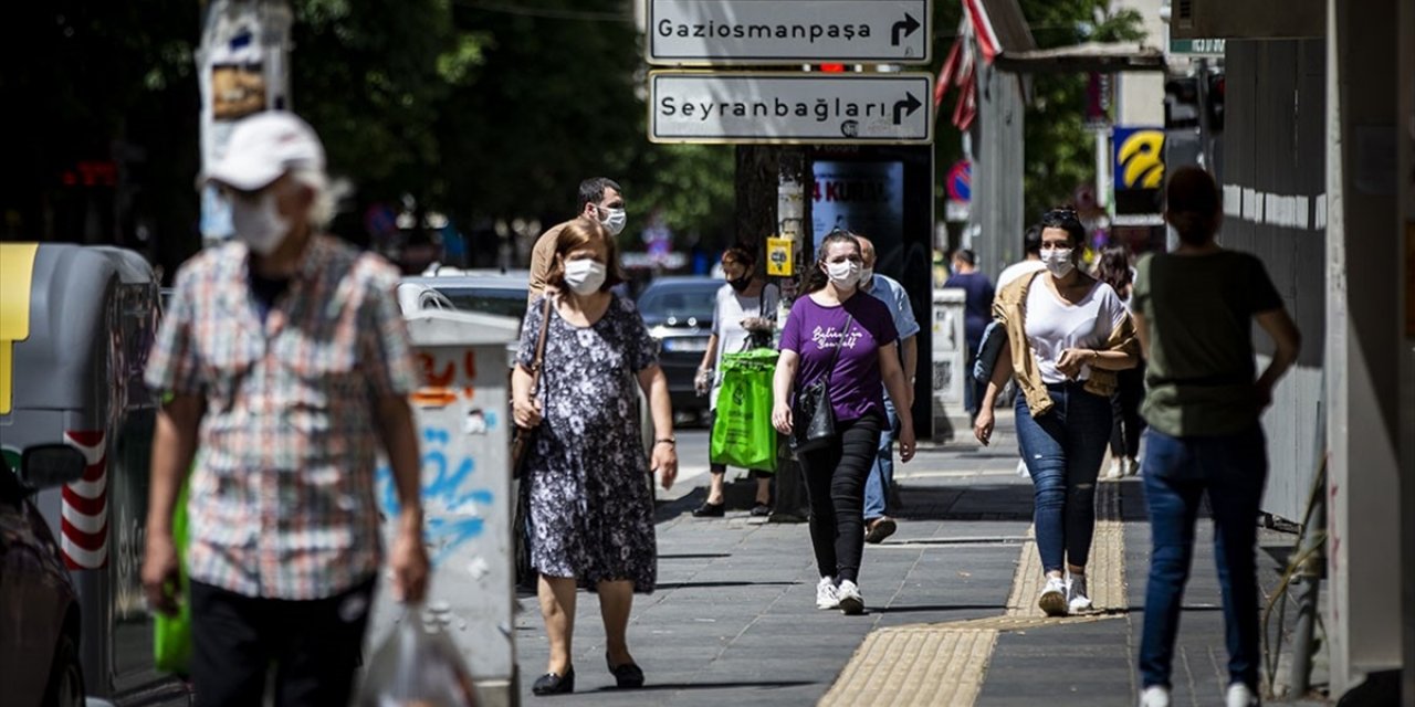 Türkiye'de Koronavürüsden 194 bin 515 kişi iyileşti