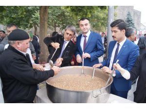 Kayseri Ülkü Ocaklarından Cuma Sorası Bin Kişilik Aşure İkramı