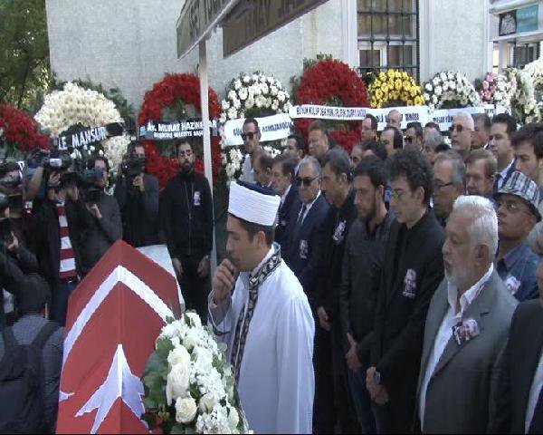 Müzisyen Attila Özdemiroğlu Son Yolculuğuna Uğurlandı