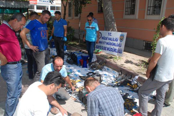 Kaza Yapıp Yakalanan Hırsızın Çaldıkları Sahiplerine Teslim Edildi