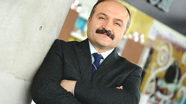 Erhan Usta Kimdir?