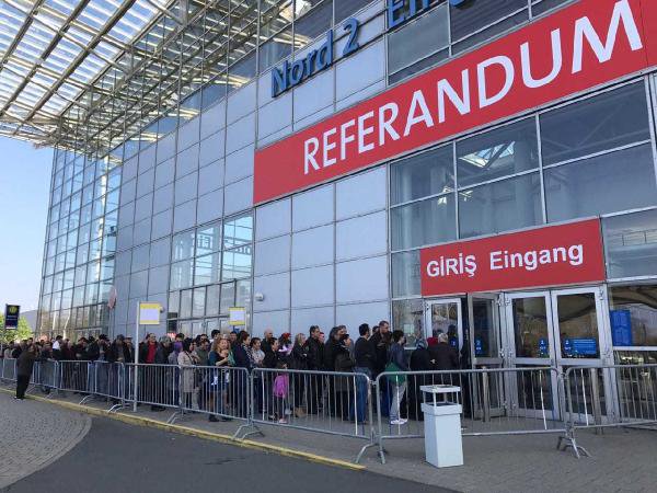 Yurtdışında Referandum Sandıklarda Son Gün Yoğunluğu 