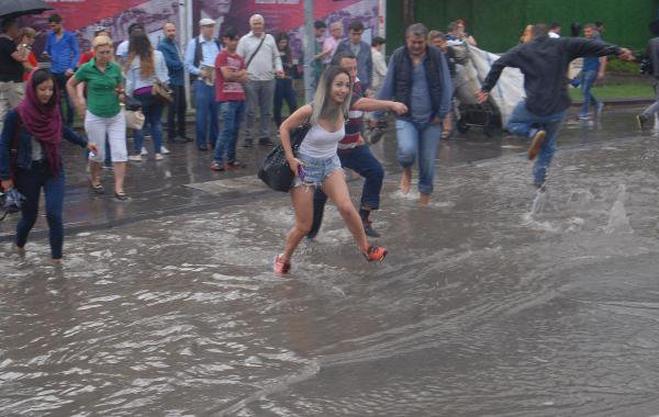 Meteroloji İzmir'lileri Uyardı Sağnak Yağış