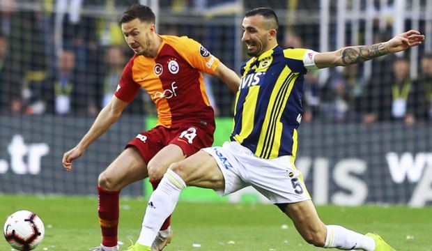 Fenerbahçe ile Galatasaray Kadıköy'de 1-1 berabere kaldı.