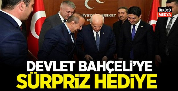 MHP lideri Devlet Bahçeli'ye sürpriz Hediye