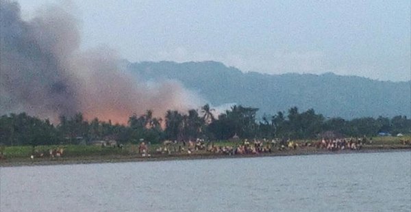 Arakan'da Radikal Gruplar Okul ve Dükkanları Kundakladı