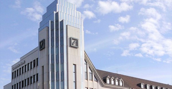 Deutsche Bank'ın Hisselerinde Sular Durulmuyor