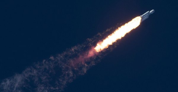 Spacex İnternet Uydularını Uzaya Fırlattı