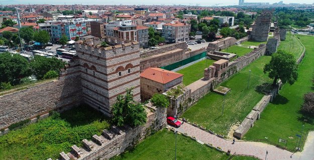 İstanbul'un Tarihi Surları Zamana Direniyor