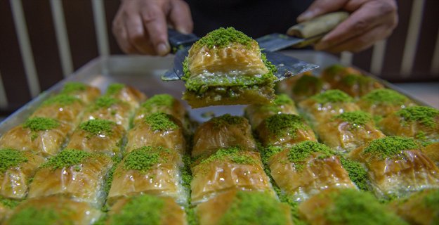 Aman Dikkat! Bayramda Sağlıksız Beslenme Hasta Ediyor