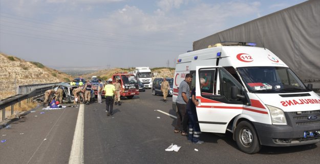 Bayram Tatilinde Trafik Kazaları 50 Can Aldı