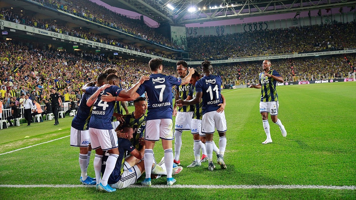 Fenerbahçe gol şovla zirveye!