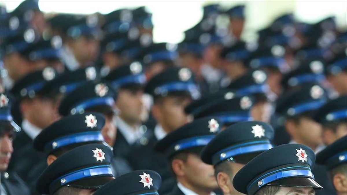 2000 Komiser Yardımcısı Ve 500 Kadın Özel Harekat Polisi Alınacak