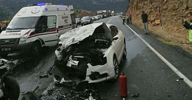 Antalya'da facia gibi kaza: 4 ölü 2 yaralı