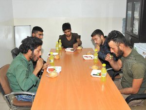 Pkk/ypg'den Kaçan 24 Terörist Teslim Oldu