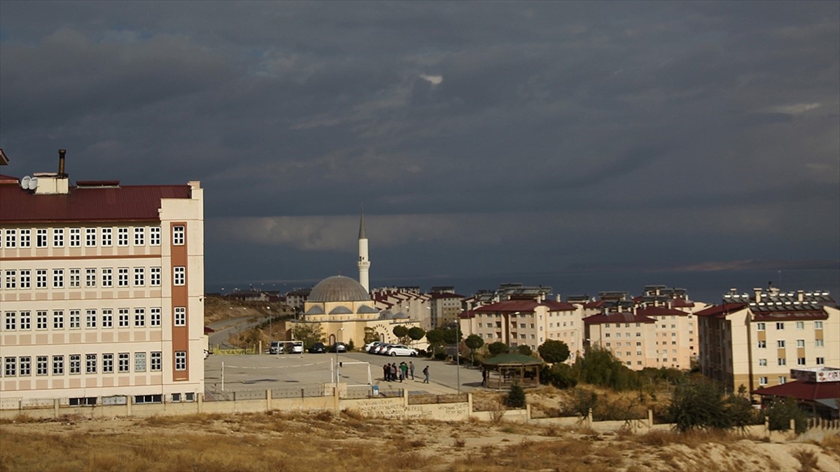 Van'ın Saray Belediyesine Kaymakam Aydın görevlendirildi