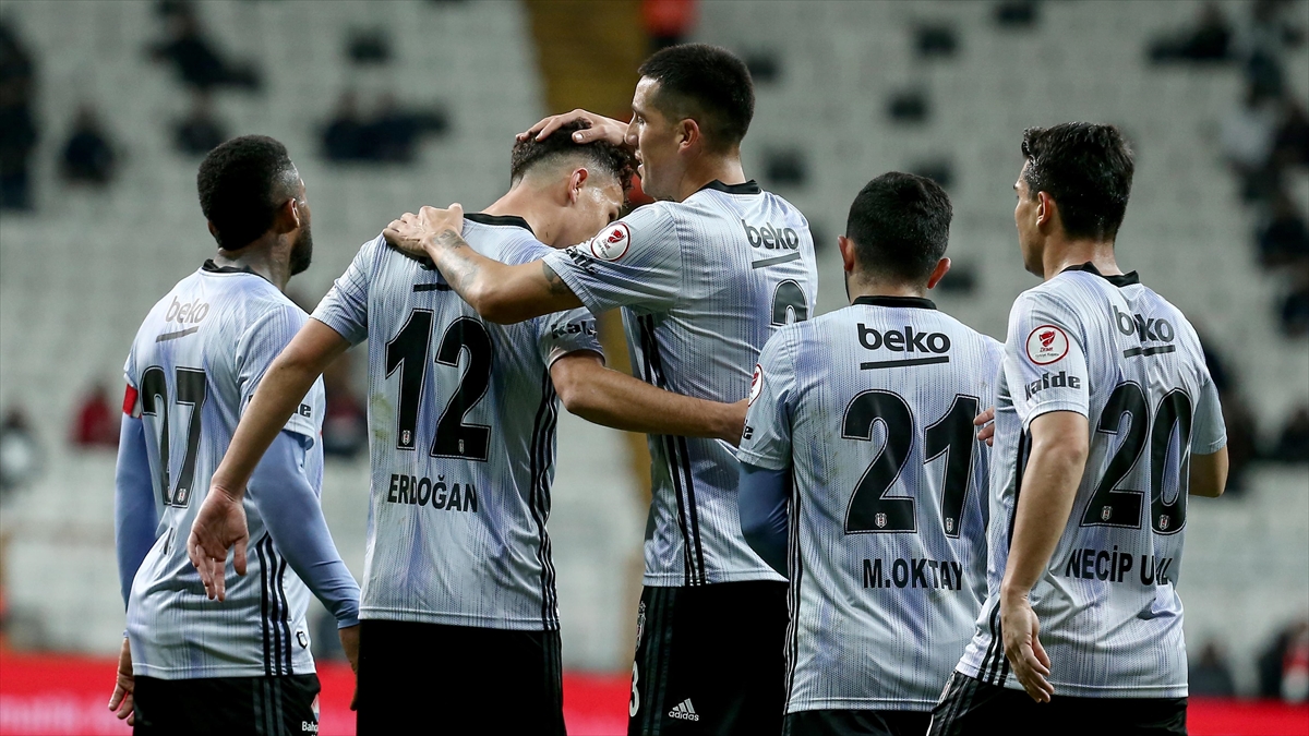 Beşiktaş avantajı üç golle aldı