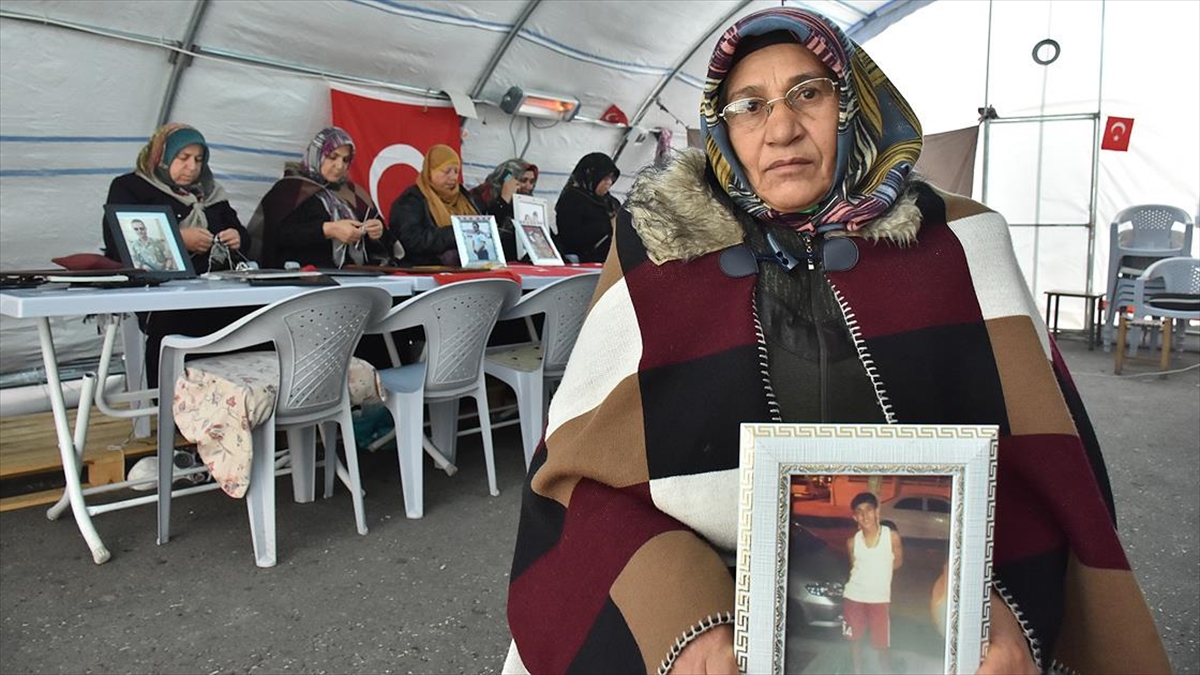 Diyarbakır annelerinden Akkoyun: Çocuklarımızı devlete teslim edin