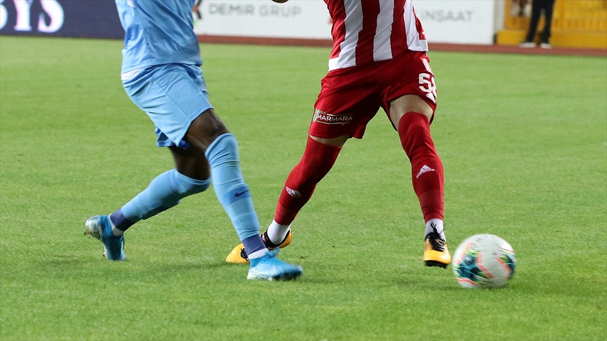 Gaziantep FK lider Sivasspor'u konuk ediyor