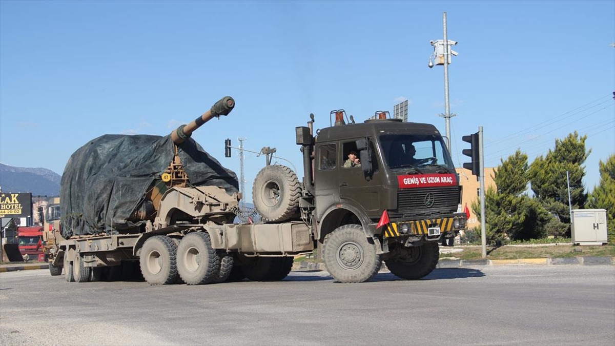 Sınır birliklerine obüs ve zırhlı araç sevkiyatı