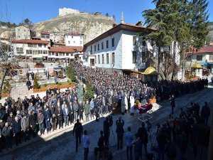 Almanya'daki ırkçı saldırıda ölen Saraçoğlu son yolculuğuna uğurlandı